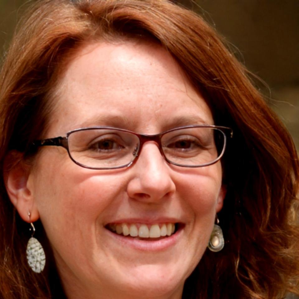 Sandra Hoffmann, Finanzanalystin